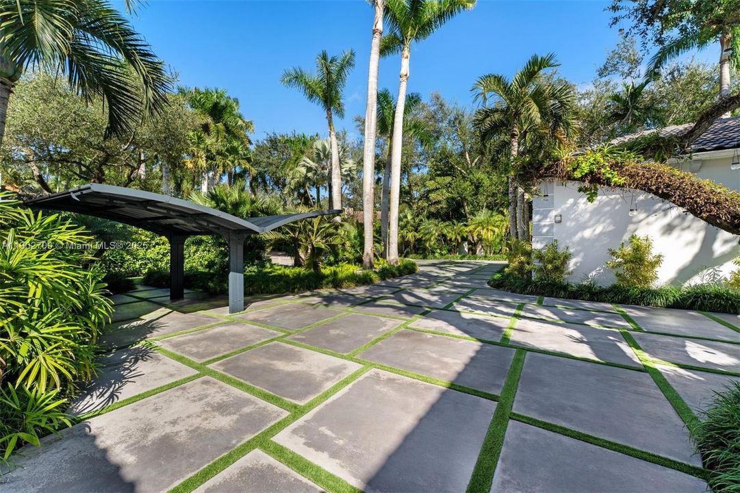 For Sale: $4,995,000 (5 beds, 5 baths, 6447 Square Feet)