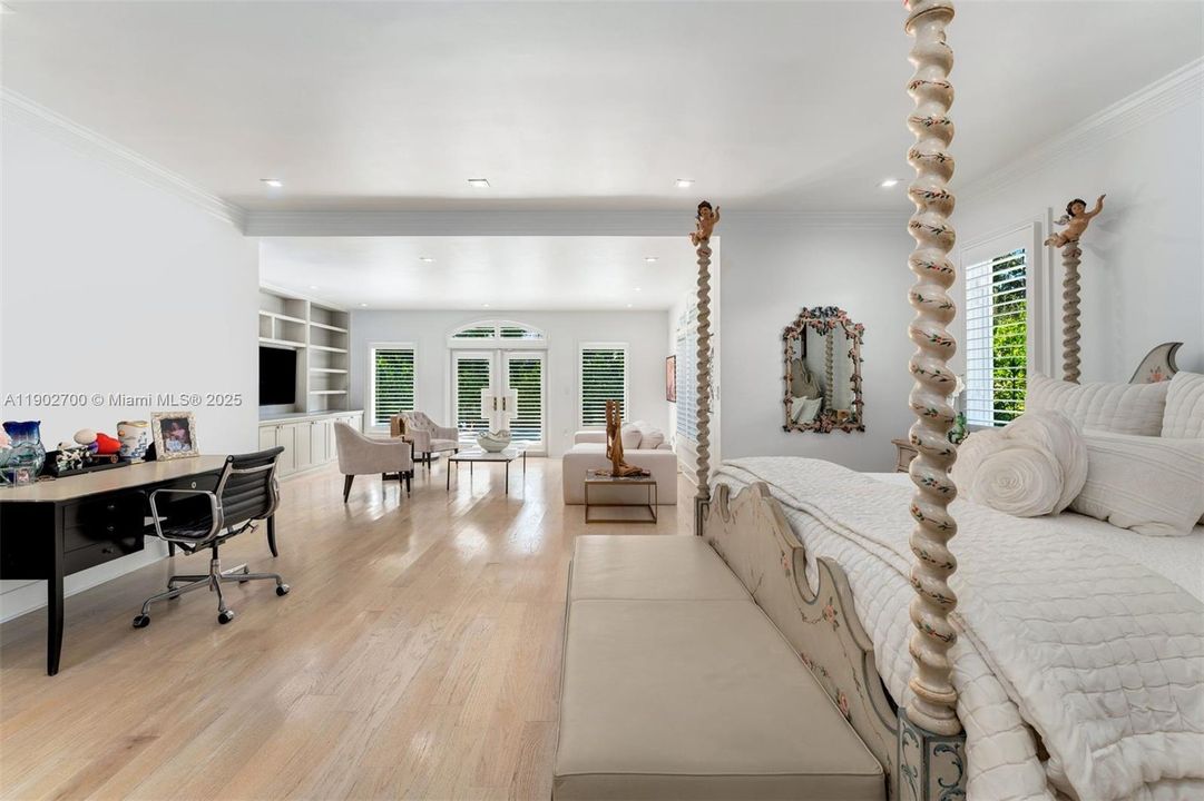 For Sale: $4,995,000 (5 beds, 5 baths, 6447 Square Feet)