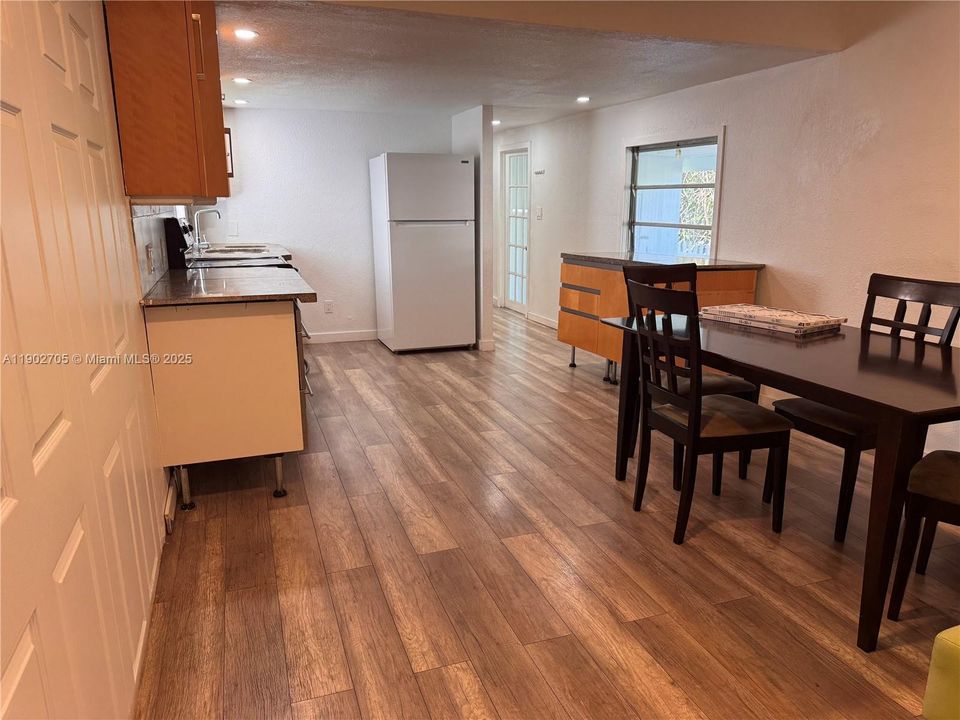 На продажу: $69,000 (2 спален, 2 ванн, 978 Квадратных фут)