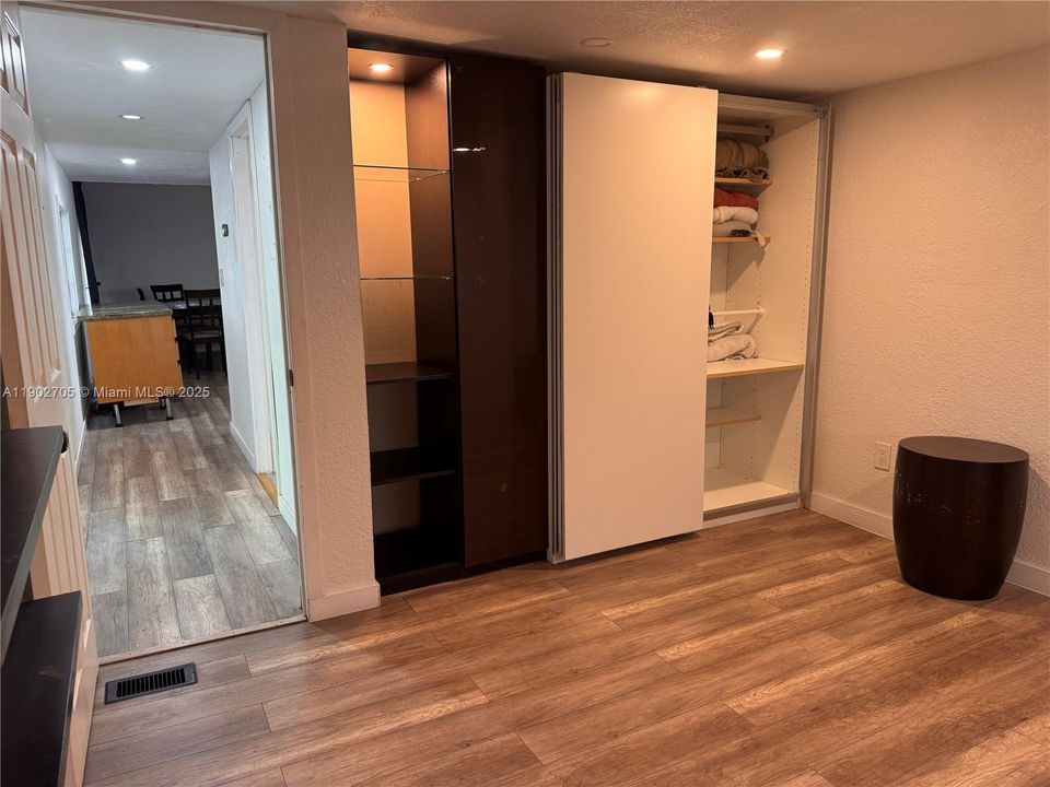 На продажу: $69,000 (2 спален, 2 ванн, 978 Квадратных фут)