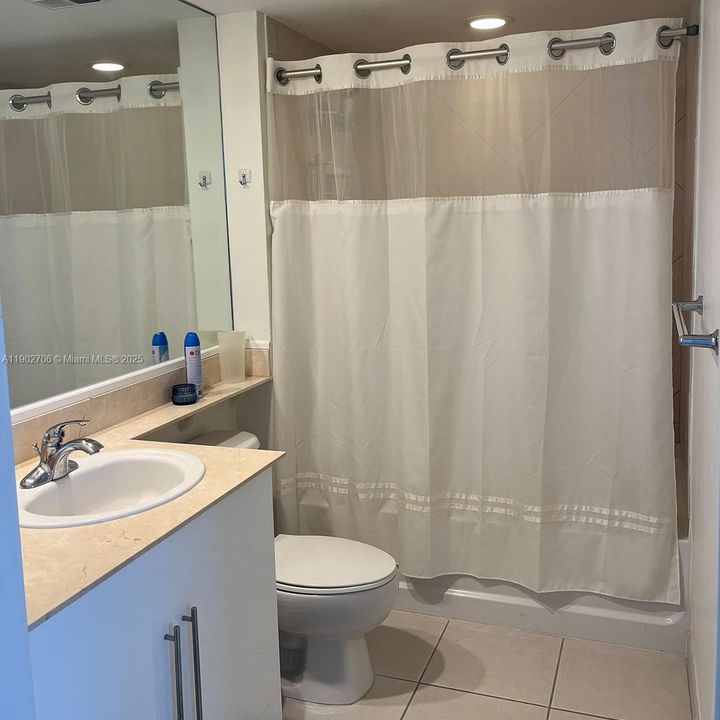 For Sale: $700,000 (2 beds, 2 baths, 1105 Square Feet)