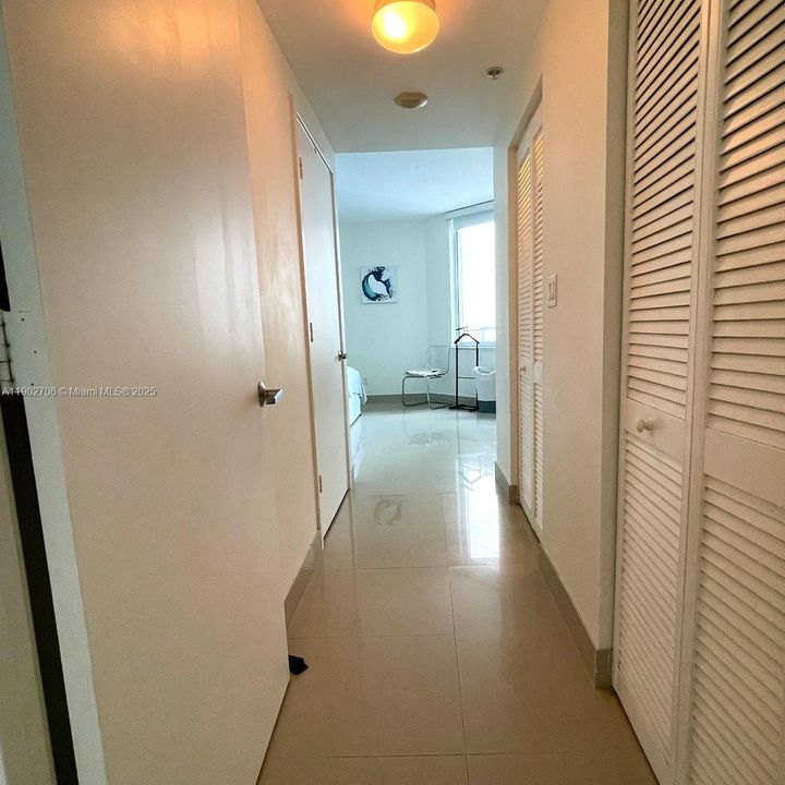 For Sale: $700,000 (2 beds, 2 baths, 1105 Square Feet)