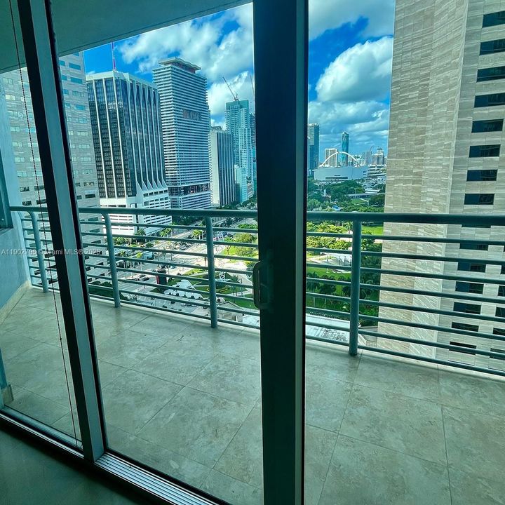 For Sale: $700,000 (2 beds, 2 baths, 1105 Square Feet)