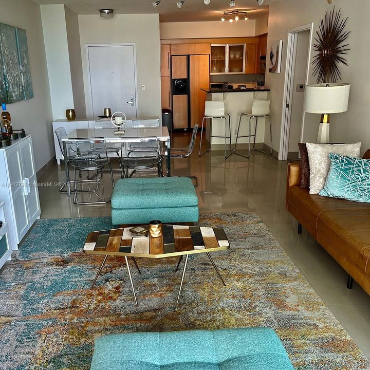 For Sale: $700,000 (2 beds, 2 baths, 1105 Square Feet)