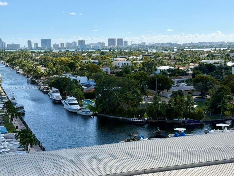 Facing East (Keystone Pointe)