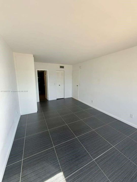 出租: $1,750 (1 贝兹, 1 浴室, 740 平方英尺)