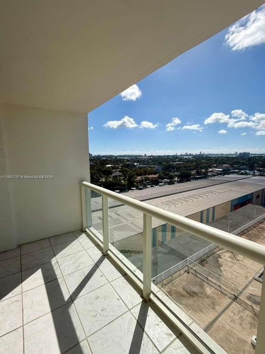 出租: $1,750 (1 贝兹, 1 浴室, 740 平方英尺)