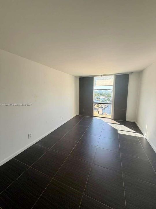 出租: $1,750 (1 贝兹, 1 浴室, 740 平方英尺)