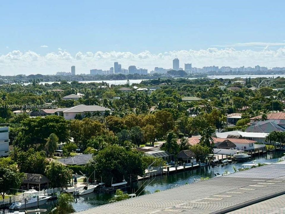 Facing South East (Keystone Pointe/Miami Beach)
