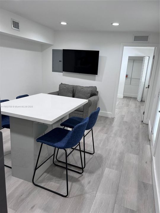 Recently Rented: $2,600 (2 beds, 1 baths, 0 Square Feet)