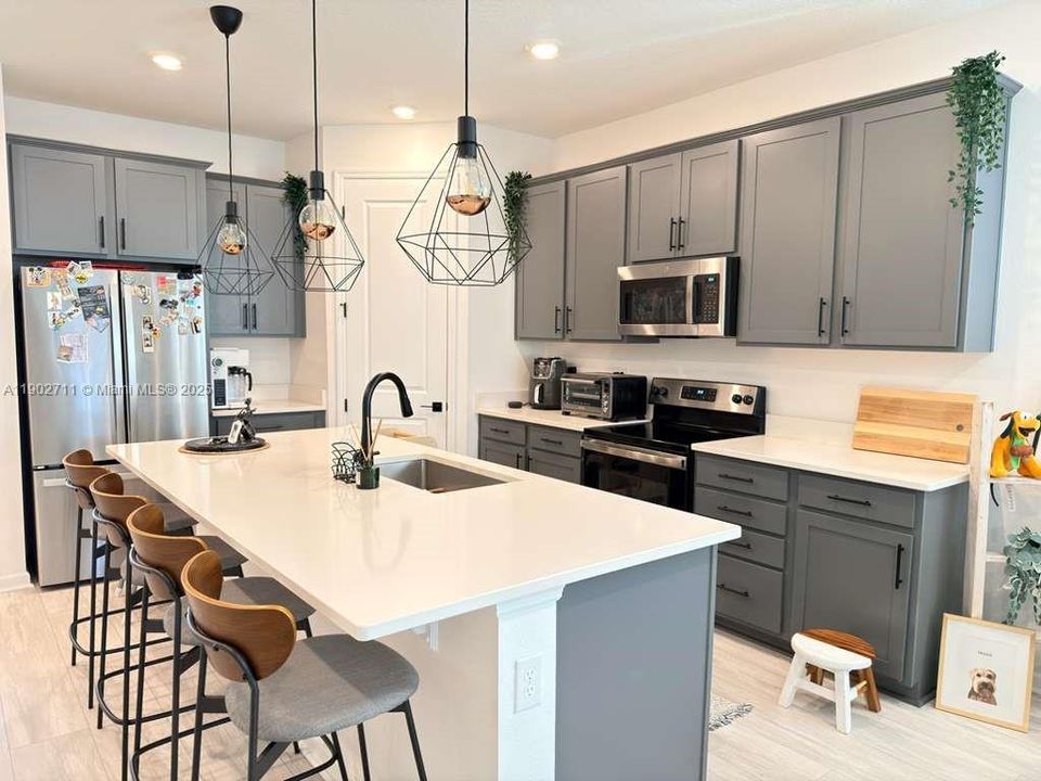 For Sale: $415,000 (4 beds, 2 baths, 1928 Square Feet)