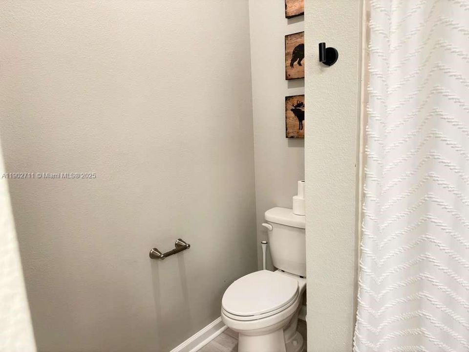 For Sale: $415,000 (4 beds, 2 baths, 1928 Square Feet)