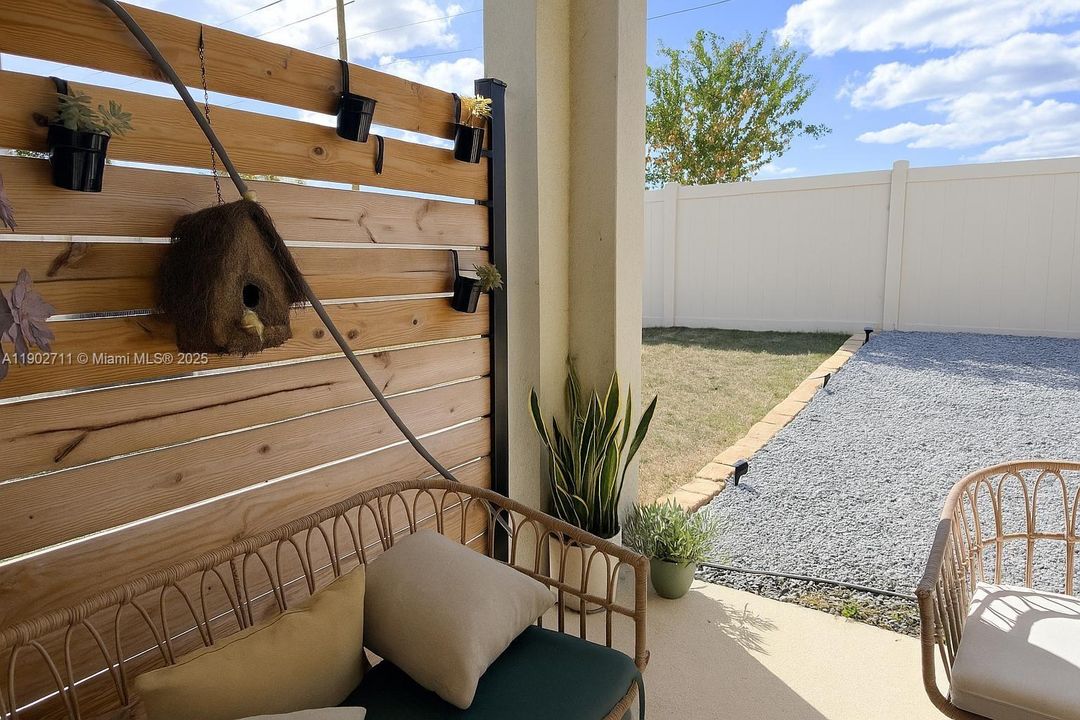 For Sale: $415,000 (4 beds, 2 baths, 1928 Square Feet)