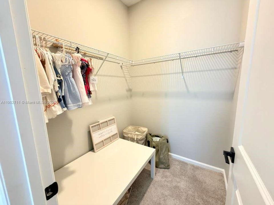 For Sale: $415,000 (4 beds, 2 baths, 1928 Square Feet)