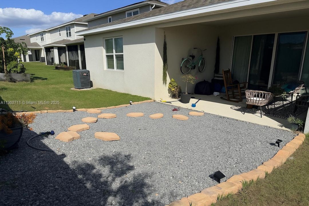 For Sale: $415,000 (4 beds, 2 baths, 1928 Square Feet)