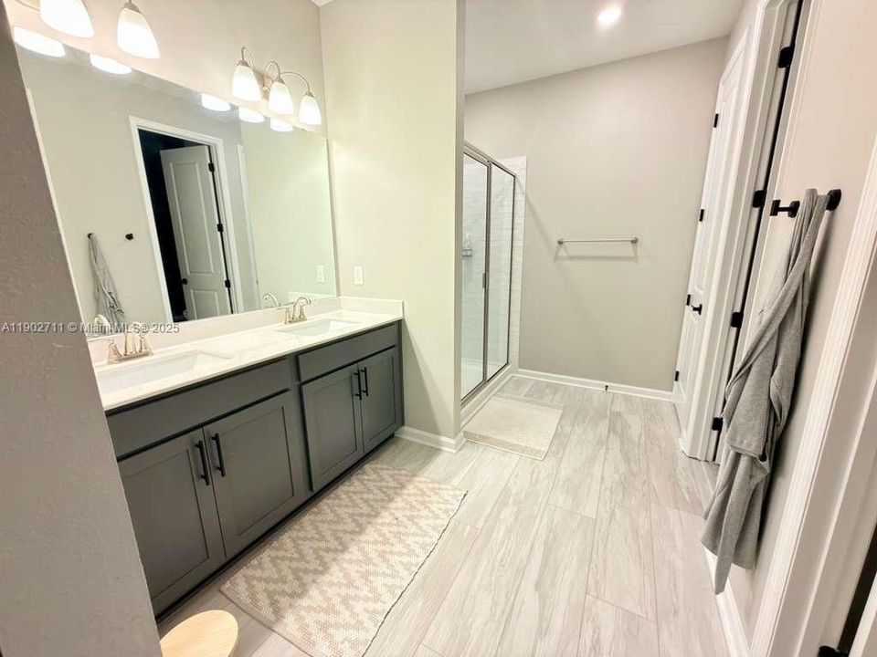 For Sale: $415,000 (4 beds, 2 baths, 1928 Square Feet)