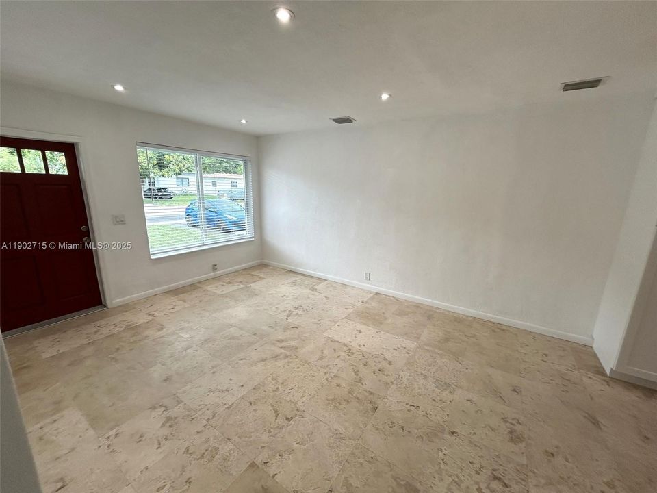 Recientemente alquilado: $2,500 (2 camas, 1 baños, 940 Pies cuadrados)