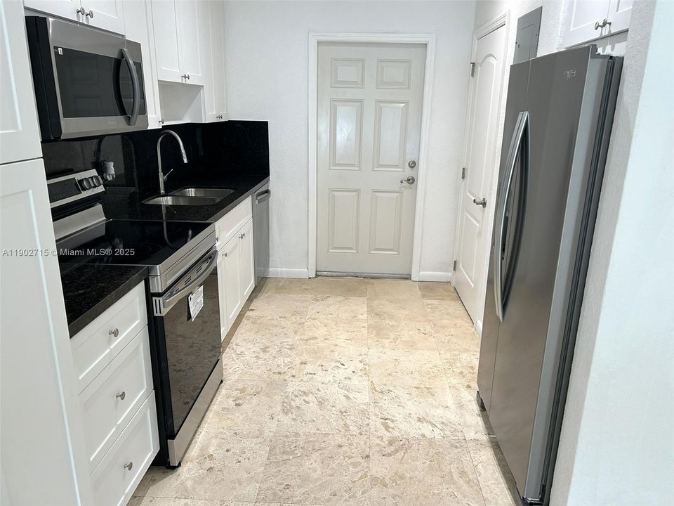 Recientemente alquilado: $2,500 (2 camas, 1 baños, 940 Pies cuadrados)