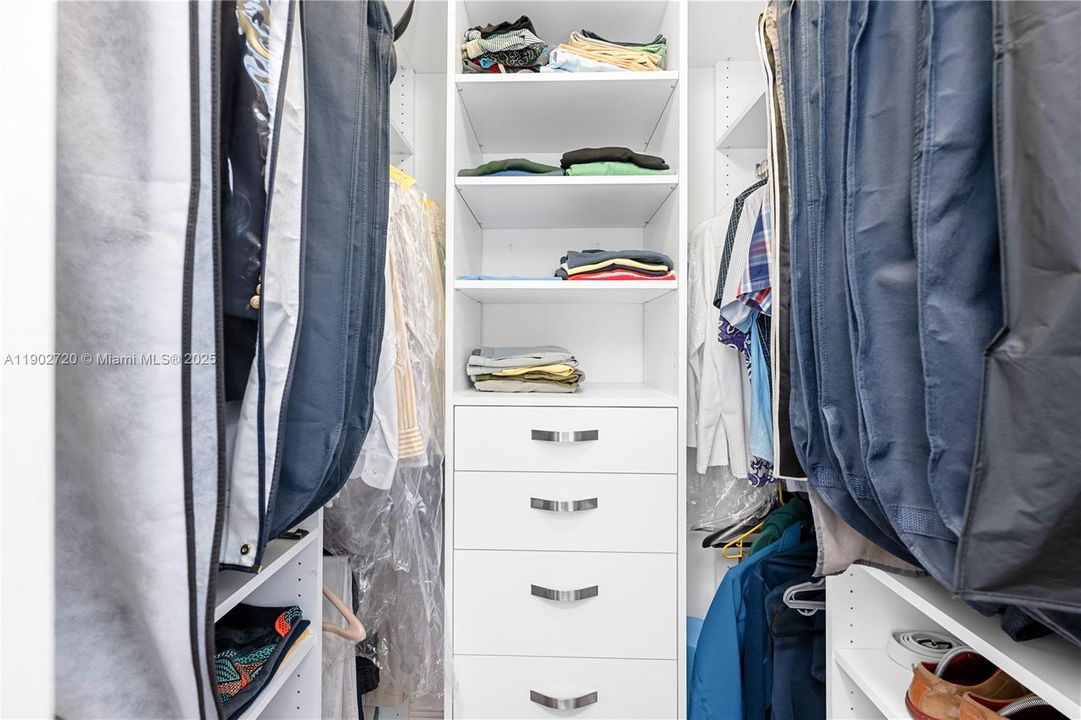 Под контрактом: $980,000 (4 спален, 3 ванн, 2648 Квадратных фут)