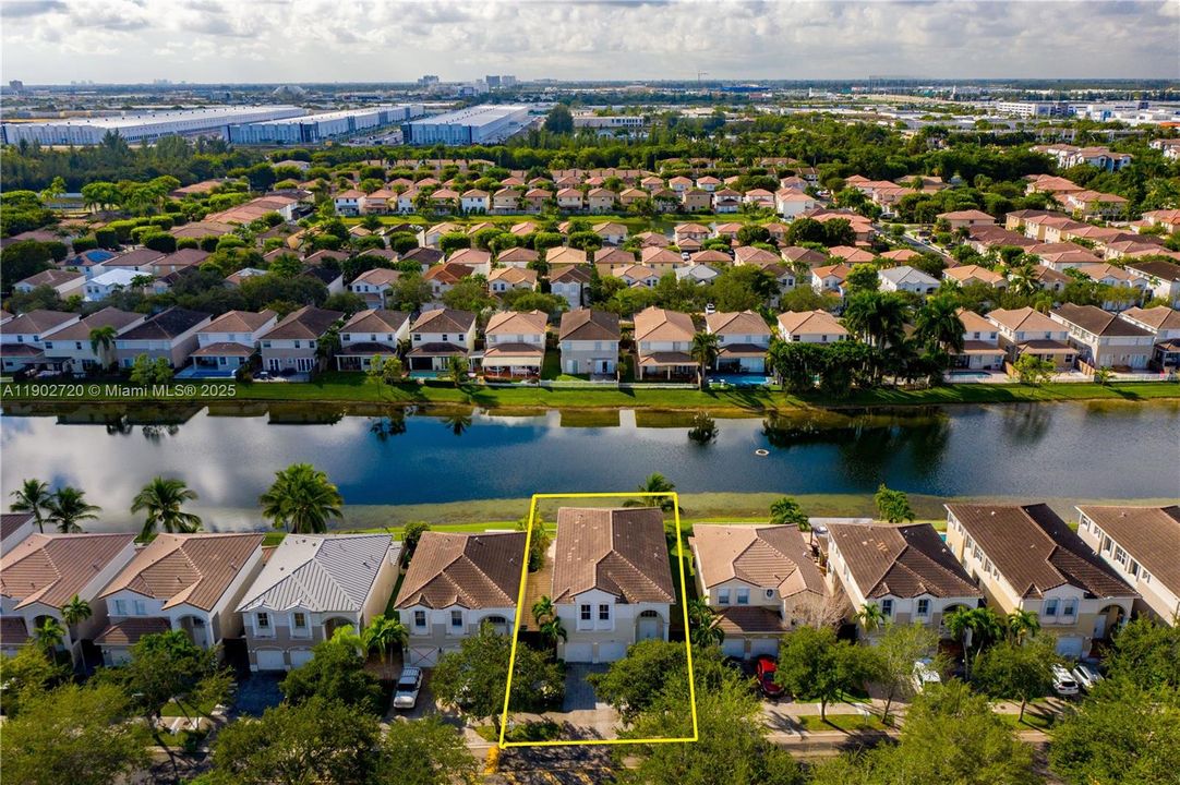 Под контрактом: $980,000 (4 спален, 3 ванн, 2648 Квадратных фут)