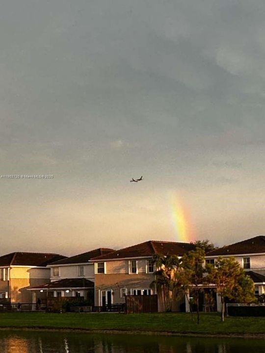 Под контрактом: $980,000 (4 спален, 3 ванн, 2648 Квадратных фут)