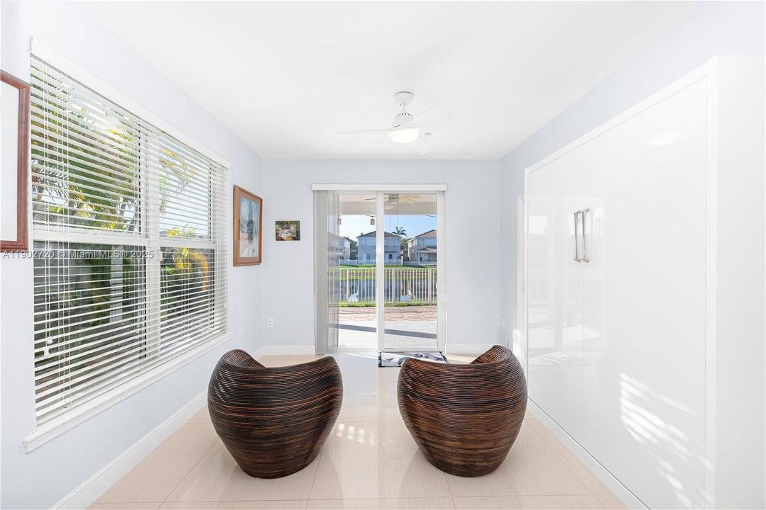 Под контрактом: $980,000 (4 спален, 3 ванн, 2648 Квадратных фут)