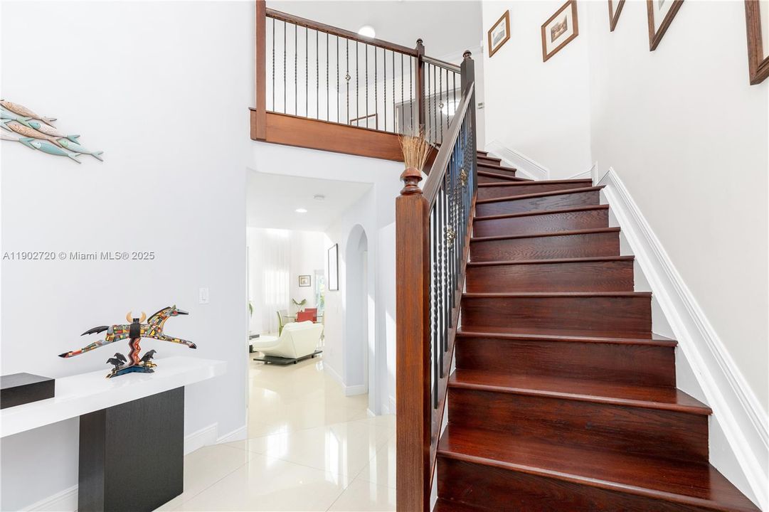 Под контрактом: $980,000 (4 спален, 3 ванн, 2648 Квадратных фут)