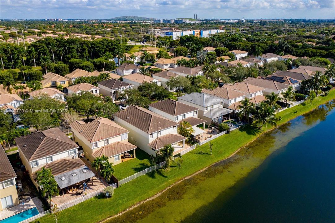 Под контрактом: $980,000 (4 спален, 3 ванн, 2648 Квадратных фут)