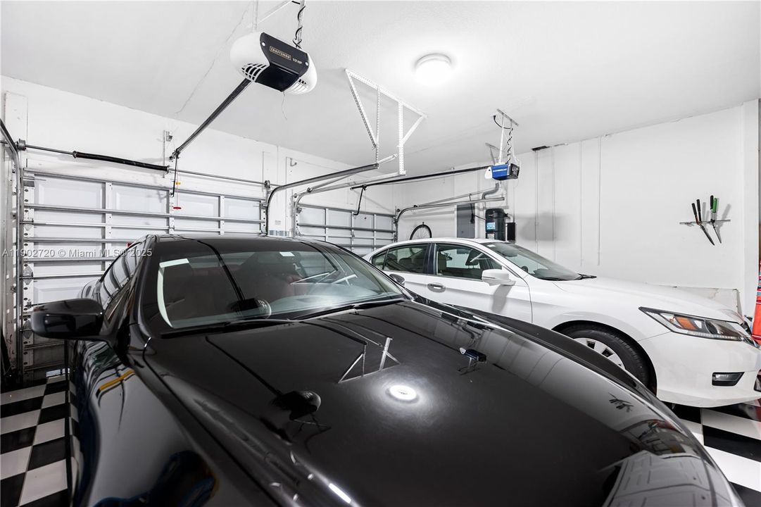 Под контрактом: $980,000 (4 спален, 3 ванн, 2648 Квадратных фут)