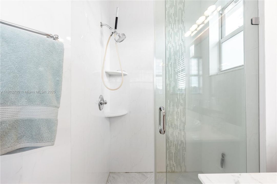 Под контрактом: $980,000 (4 спален, 3 ванн, 2648 Квадратных фут)