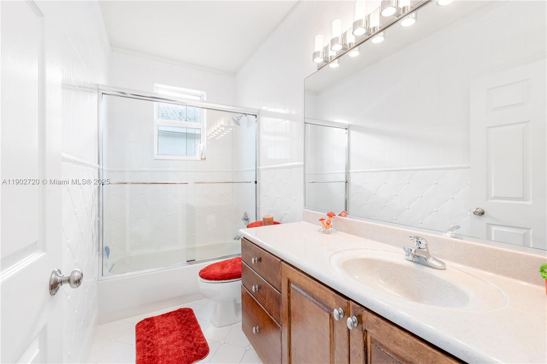 Под контрактом: $980,000 (4 спален, 3 ванн, 2648 Квадратных фут)