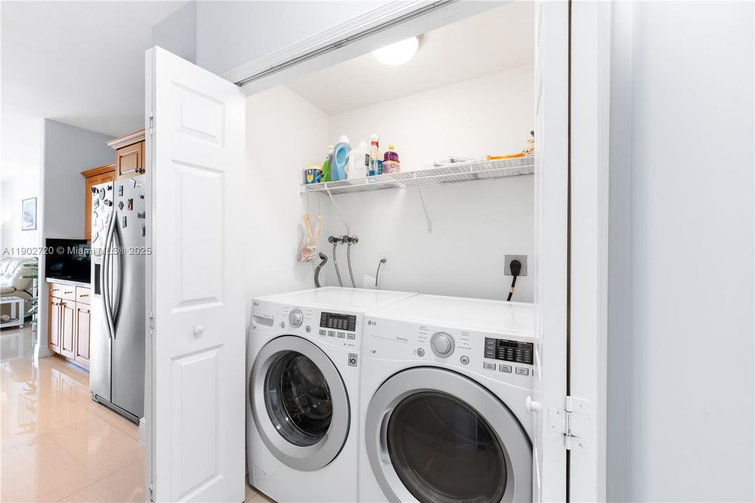 Под контрактом: $980,000 (4 спален, 3 ванн, 2648 Квадратных фут)