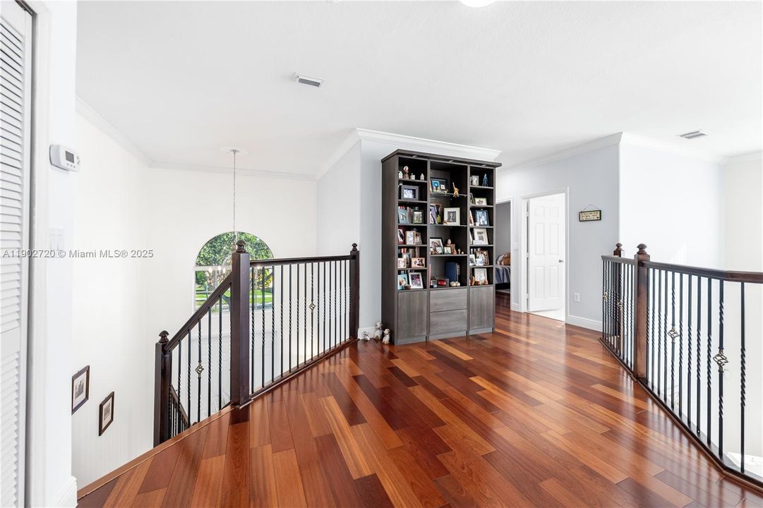 Под контрактом: $980,000 (4 спален, 3 ванн, 2648 Квадратных фут)