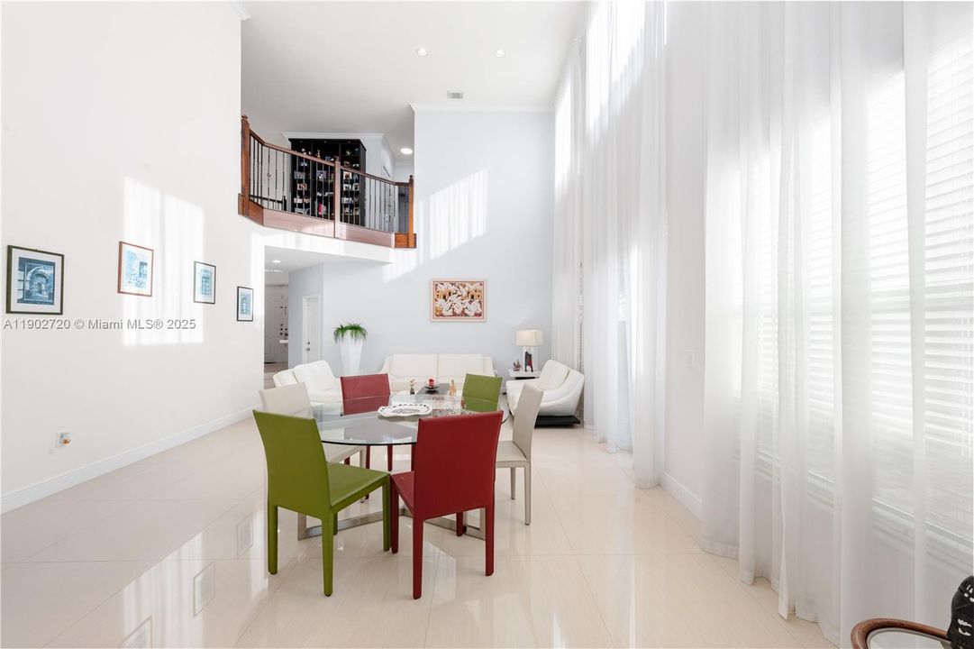 Под контрактом: $980,000 (4 спален, 3 ванн, 2648 Квадратных фут)