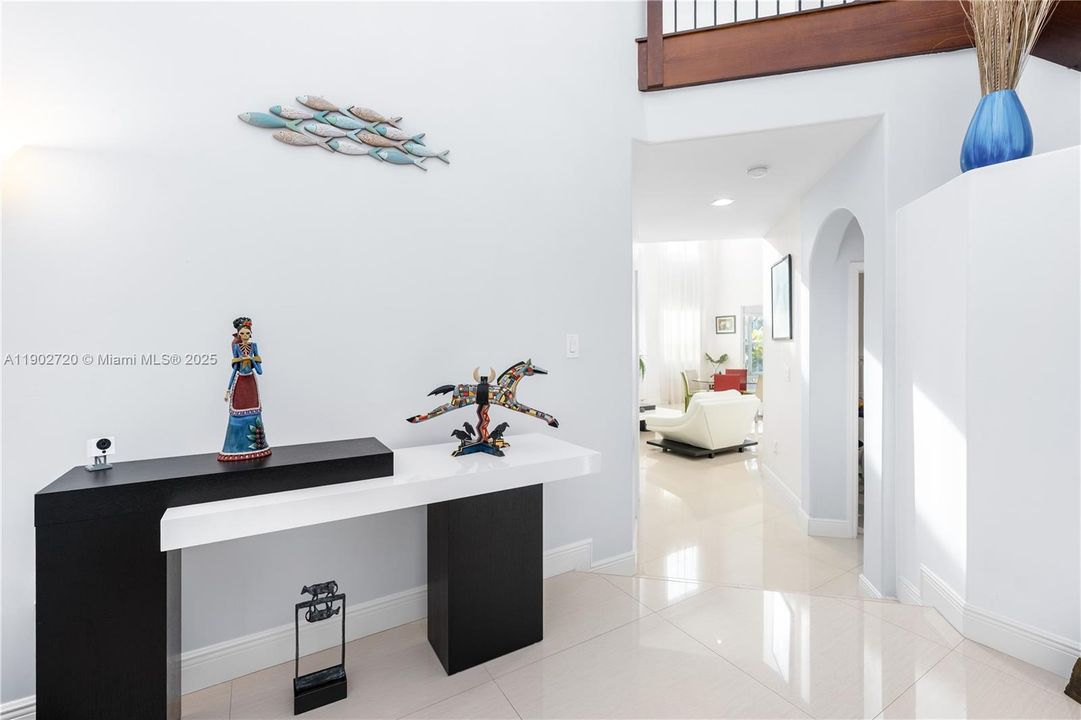 Под контрактом: $980,000 (4 спален, 3 ванн, 2648 Квадратных фут)