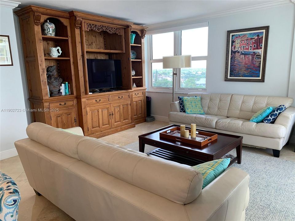 For Rent: $4,000 (2 beds, 2 baths, 1155 Square Feet)