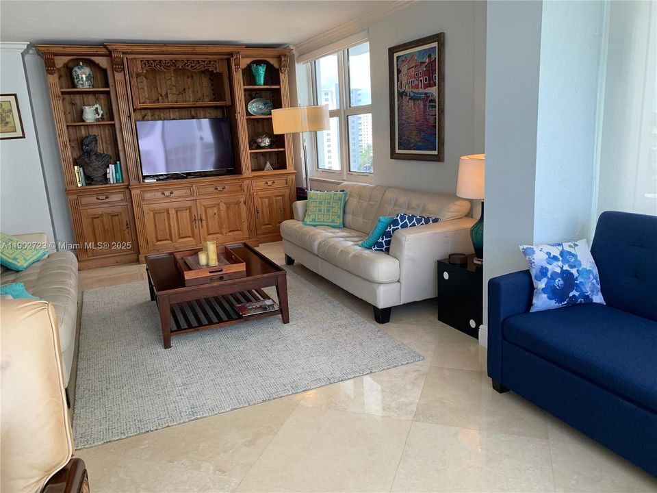 For Rent: $4,000 (2 beds, 2 baths, 1155 Square Feet)