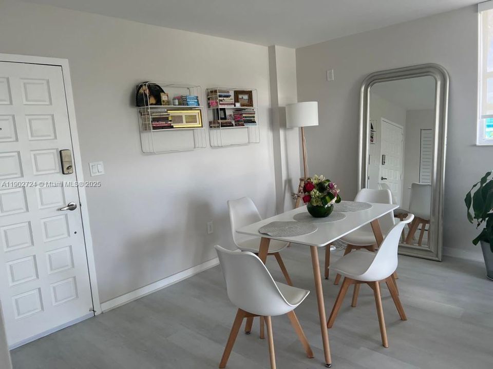 待售: $298,000 (1 贝兹, 1 浴室, 775 平方英尺)