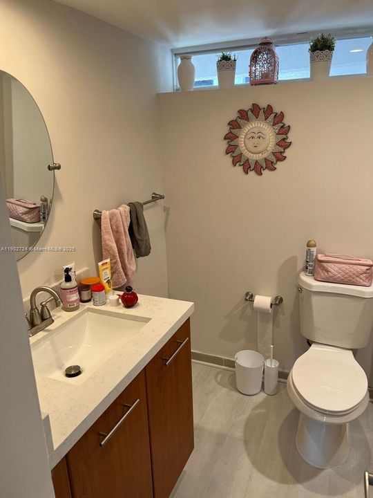 待售: $298,000 (1 贝兹, 1 浴室, 775 平方英尺)