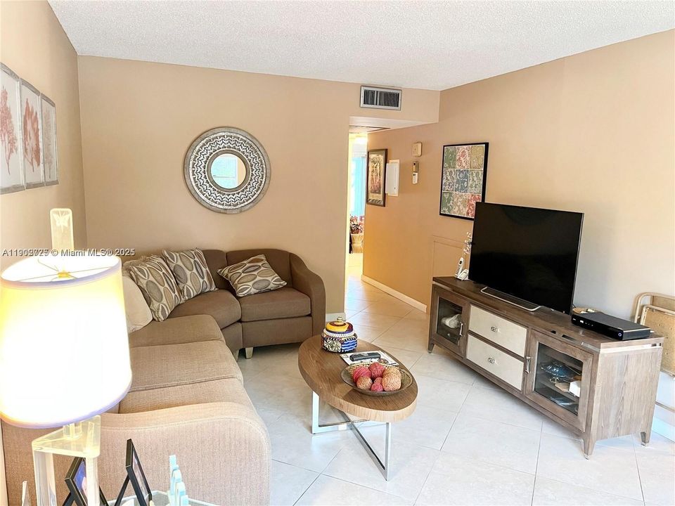 For Rent: $1,799 (2 beds, 2 baths, 896 Square Feet)
