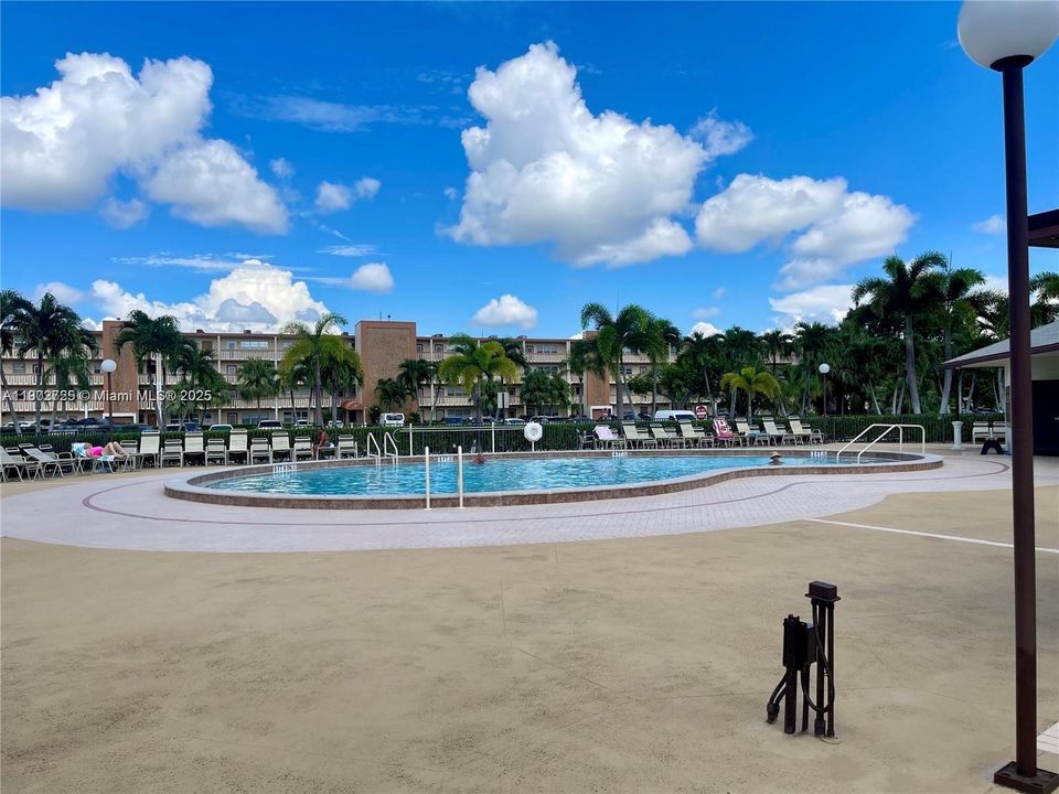 For Rent: $1,799 (2 beds, 2 baths, 896 Square Feet)