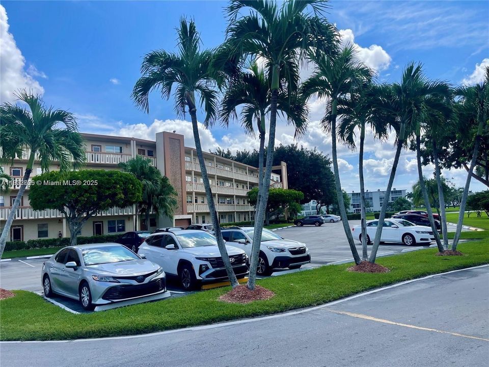 For Rent: $1,799 (2 beds, 2 baths, 896 Square Feet)