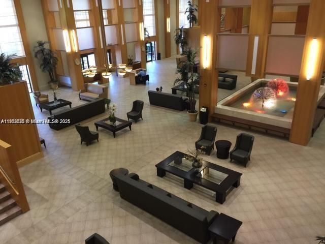 For Rent: $1,799 (2 beds, 2 baths, 896 Square Feet)