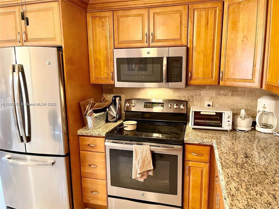 For Rent: $1,799 (2 beds, 2 baths, 896 Square Feet)