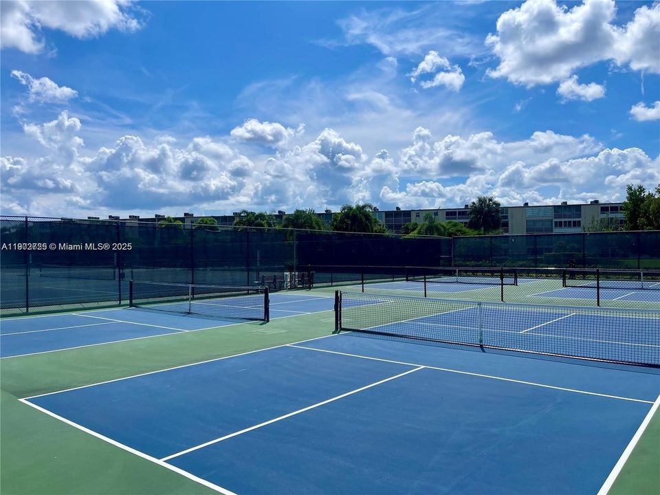 For Rent: $1,799 (2 beds, 2 baths, 896 Square Feet)