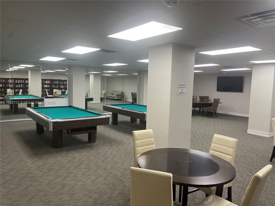 For Rent: $3,200 (1 beds, 1 baths, 938 Square Feet)