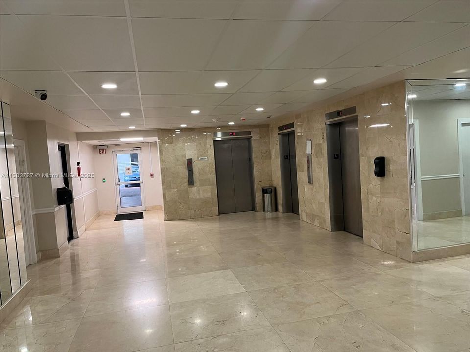 For Rent: $3,200 (1 beds, 1 baths, 938 Square Feet)