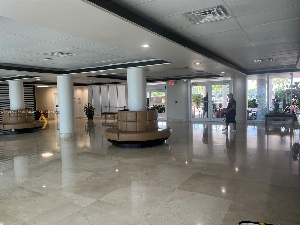 For Rent: $3,200 (1 beds, 1 baths, 938 Square Feet)