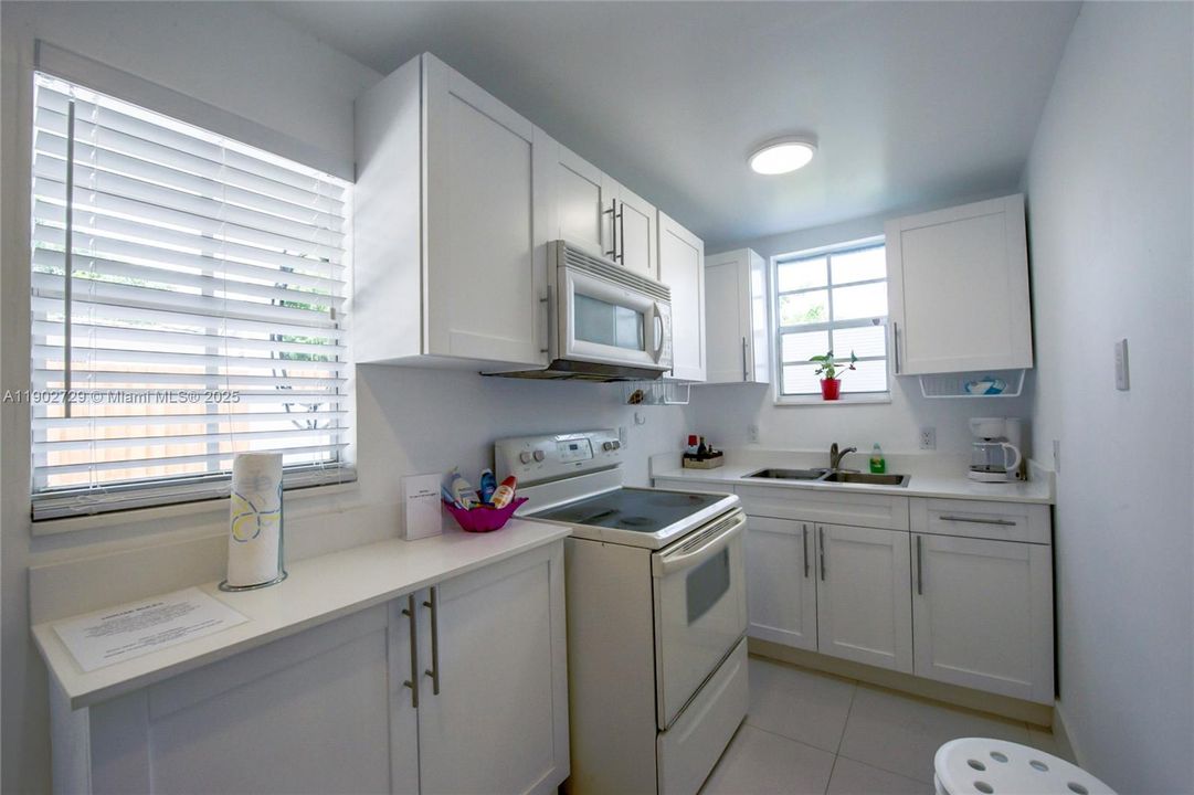 For Rent: $2,200 (2 beds, 2 baths, 970 Square Feet)