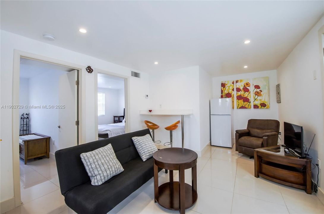 For Rent: $2,200 (2 beds, 2 baths, 970 Square Feet)